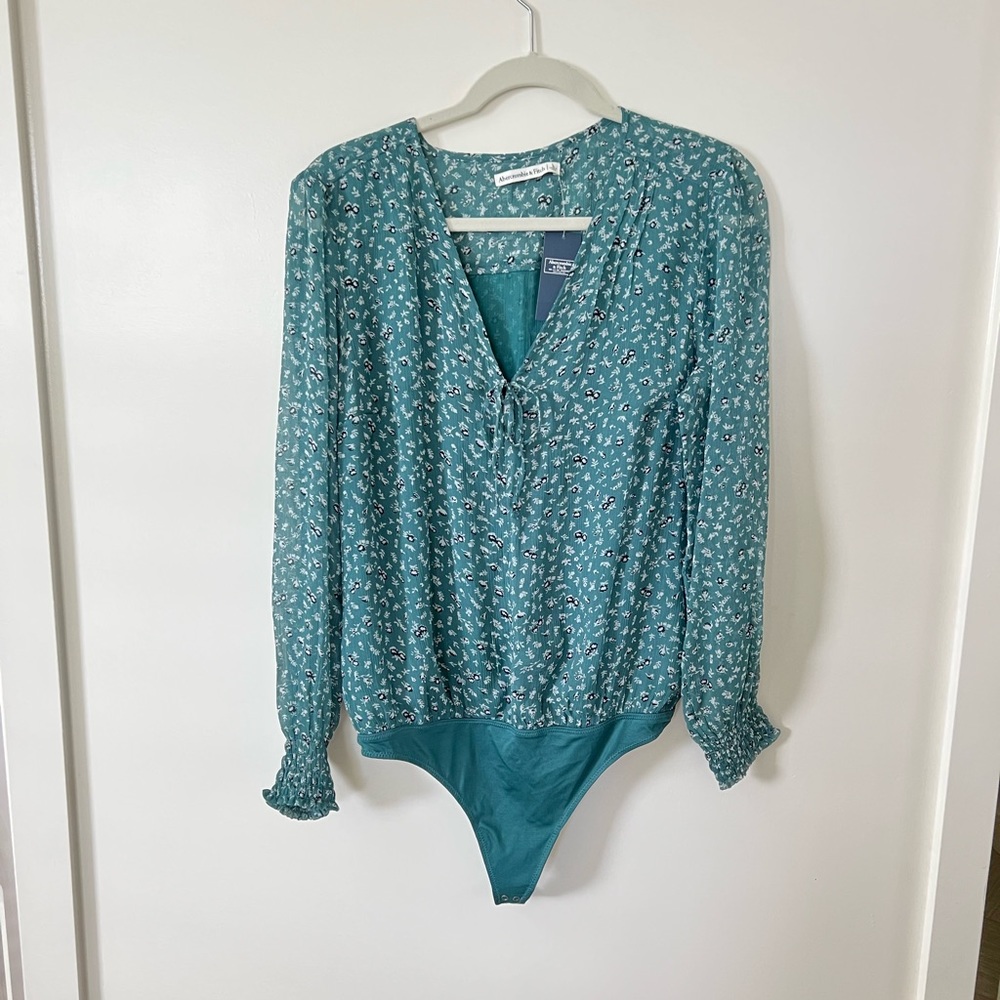 NWT Abercrombie bodysuit blouse L